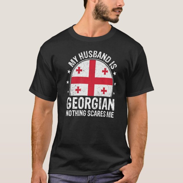 Camiseta My Husband Is Georgian Nothing Scares Me Georgian  (Frente)