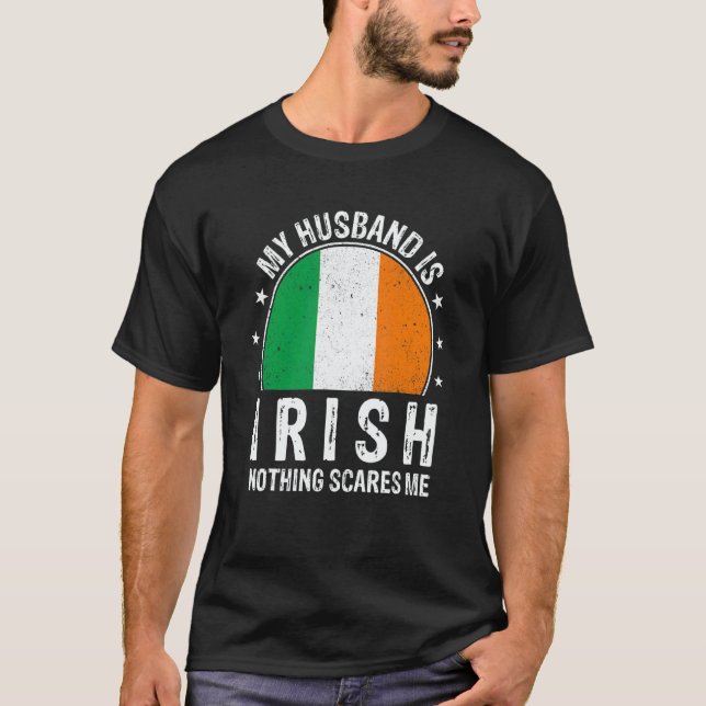 Camiseta My Husband Is Irish Nothing Scares Me Irish Husban (Frente)