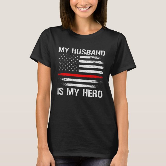 Camiseta My Husband Is My Hero Firefighter Wife Thin Red Li (Frente)