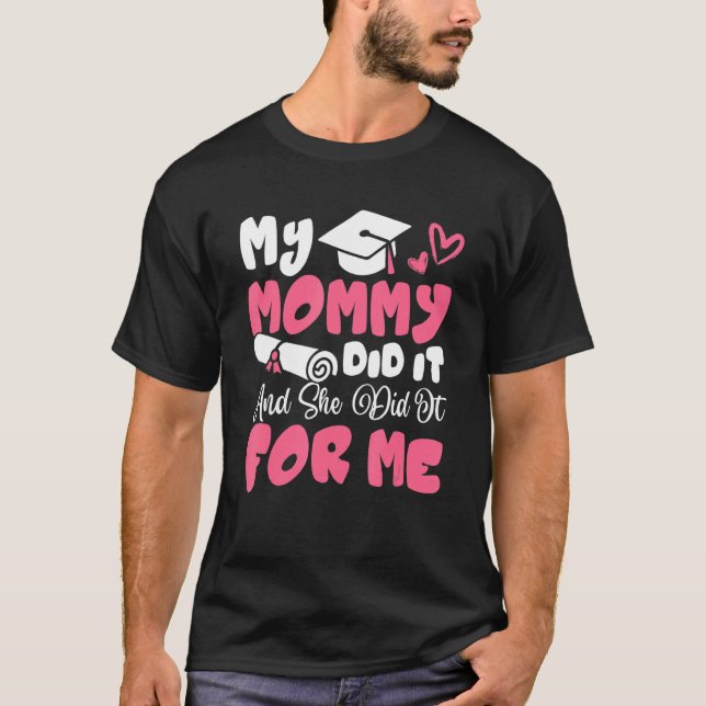 Camiseta My Mommy Did It And She Did It Graduation Mom Prou (Frente)