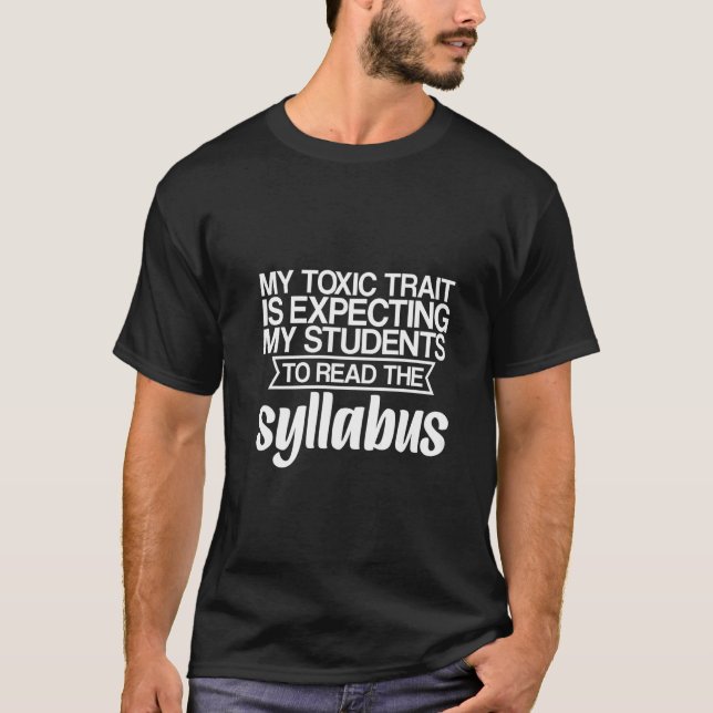 Camiseta My Toxic Trait Is Expecting Students To Read The S (Frente)