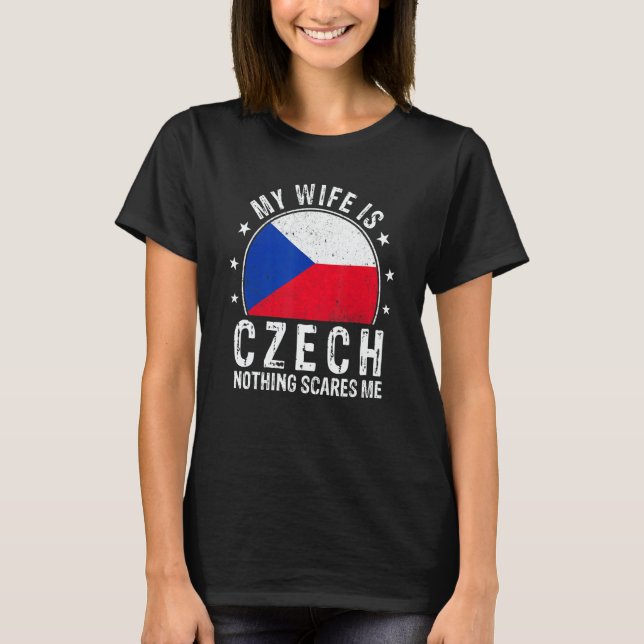 Camiseta My Wife Is Czech Nothing Scares Me Czech Wife (Frente)