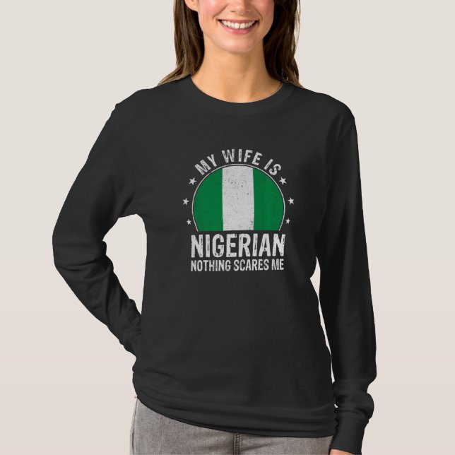 Camiseta My Wife Is Nigerian Nothing Scares Me Nigerian Wif (Frente)