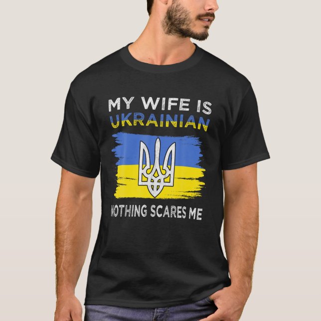 Camiseta My Wife Is Ukrainian Nothing Scares Me (Frente)