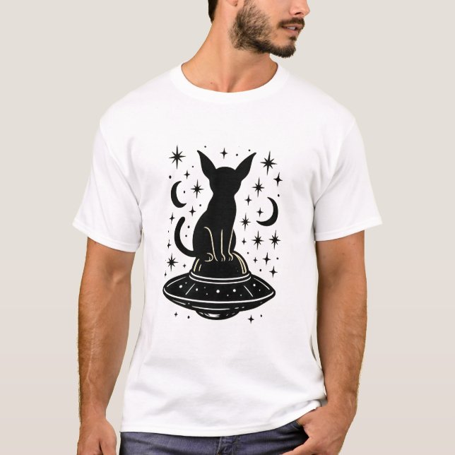 Camiseta Mystical Cat on UFO with Stars & Moons (Frente)