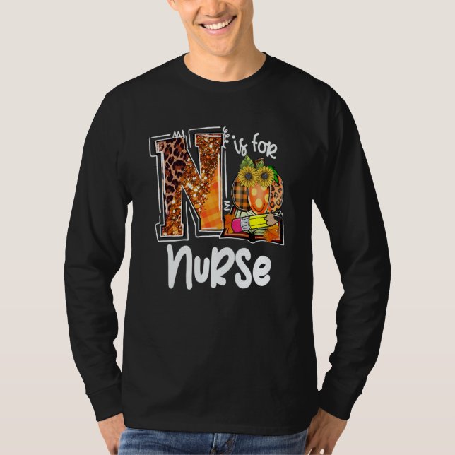 Camiseta N Is For Nurse Leopard Pumpkin Fall Thanksgiving (Frente)