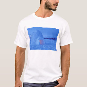 Camiseta NA, Canadá, Manitoba, Churchill. Igloo ártico