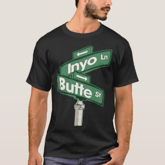 Camiseta Na esquina de Inyo e o engraçado humor adulto