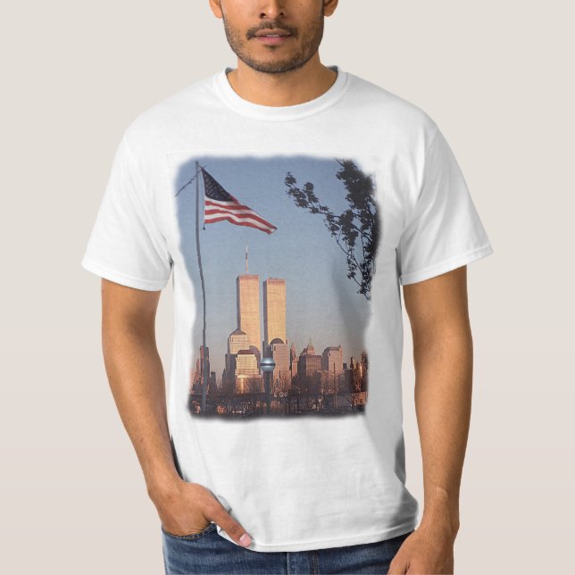 Camiseta Na memória 9/11/01 (escrita sobre para trás) (Frente)
