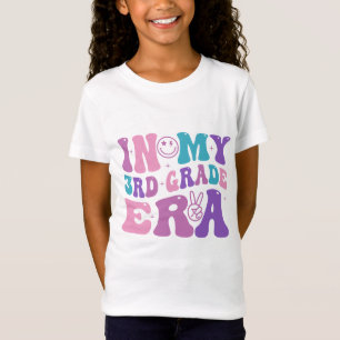 Camiseta Na Minha Era da 3ª Série Retro Groovy Volta às Aul