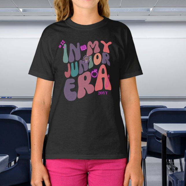 Camiseta Na minha era mais nova, elementos neon com o ano (Criador carregado)