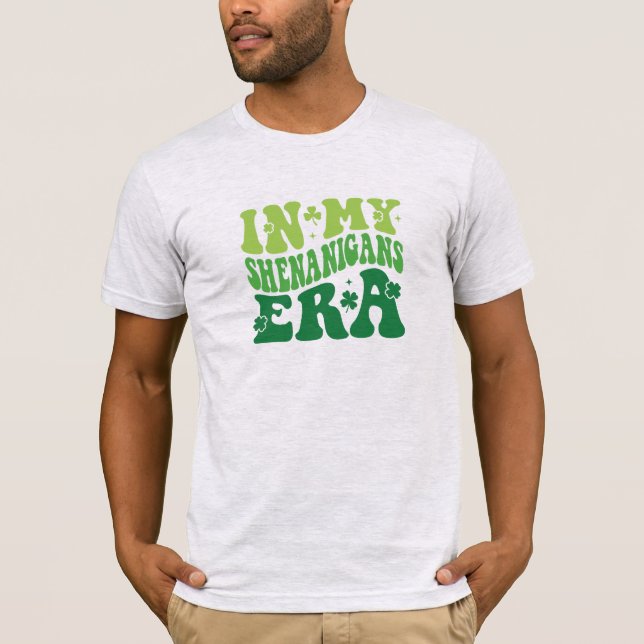 Camiseta Na Minha Era Shenanigans, Tipografia Verde Retroat (Frente)