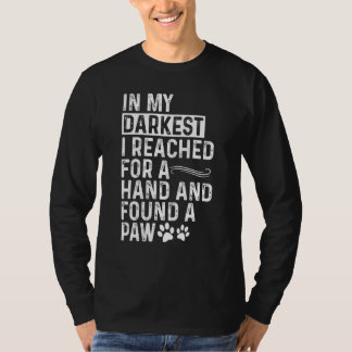 Camiseta Na minha hora mais escura, encontrei uma pata de p