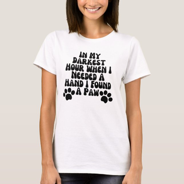 Camiseta Na Minha Hora Mais Escura Quando Precisava De Uma  (Frente)