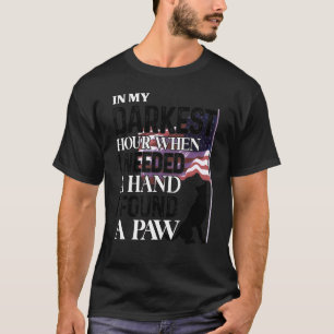 Camiseta Na Minha Hora Mais Escura Quando Precisava De Uma 