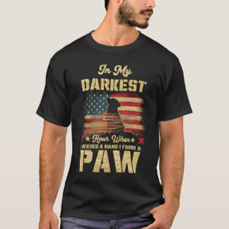 Camiseta Na Minha Hora Mais Escura Quando Precisava De Uma