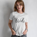 Camiseta Na moda Script Bride<br><div class="desc">Trendy e design de festas de noiva.</div>