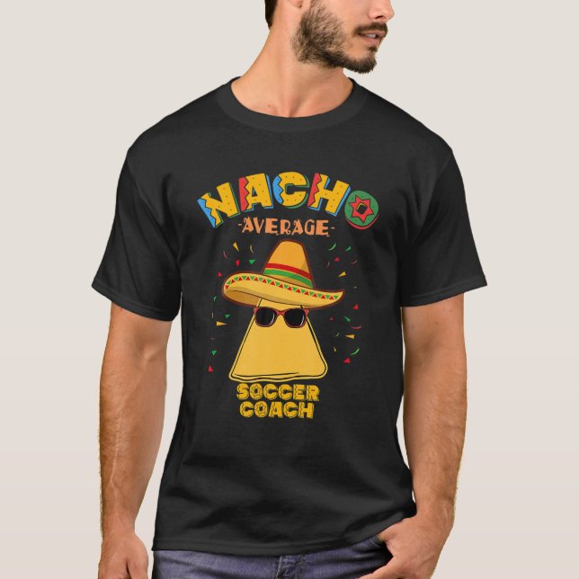 Camiseta Nacho Média de Treinador Treinador Cinco de Futebo (Frente)