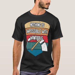 Camiseta Nada Impossível com Ferramentas de Reparo Mecânico