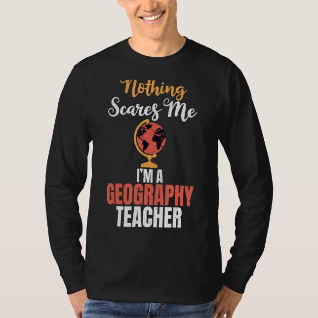 Camiseta Nada Me Assusta Como Professora Geográfica. (Frente)