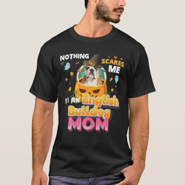 Camiseta Nada me assusta, sou um cachorro-velho inglês Mãe  (Frente)
