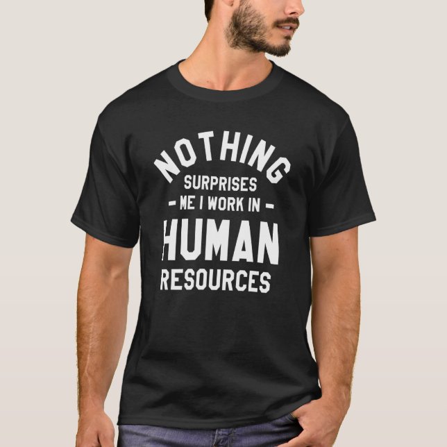 Camiseta Nada Me Surpreende Que Eu Trabalhe Em Recursos Hum (Frente)