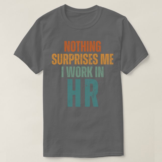 Camiseta Nada Me Surpreende Que Eu Trabalhe No HR 3 (Frente do Design)