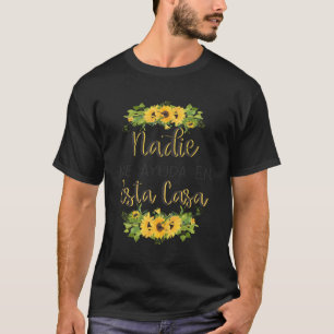 Camiseta Nadie Me Ayuda An Esta Casa
