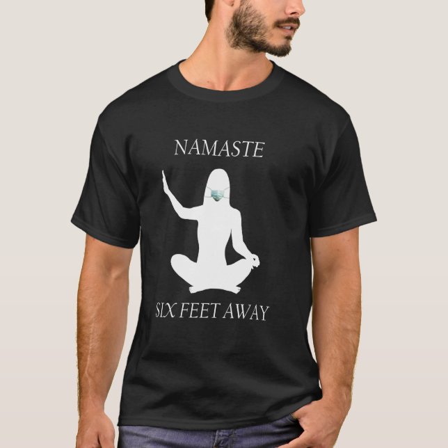 Camiseta Namaste Seis Pés Distante 6 Pés De Meditação De Yo (Frente)
