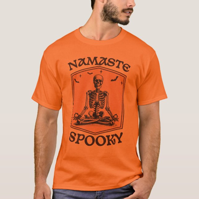 Camiseta Namaste Spooky Funny Skeleton Yoga Halloween (Frente)