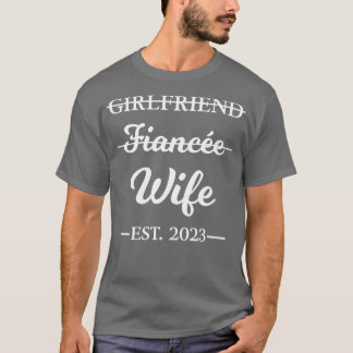 Camiseta Namorada Fiancee Wife Casada com Noivado 2023 Co