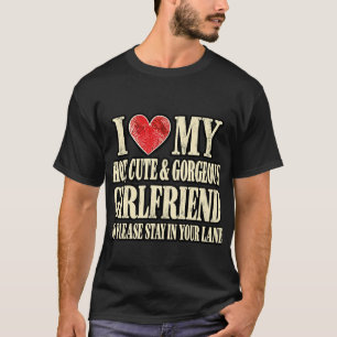 Camiseta Namorada Linda e Bonita Fique na Sua   Engraçado