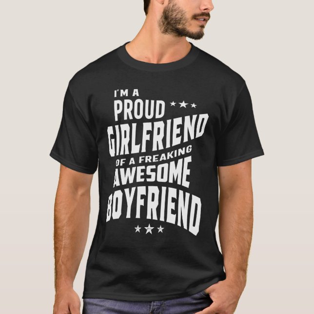 Camiseta Namorada Orgulhosa de uma Namorado Incrível (Frente)