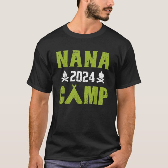 Camiseta Nana Camp 2024 Família Férias de Verão Tripulação  (Frente)