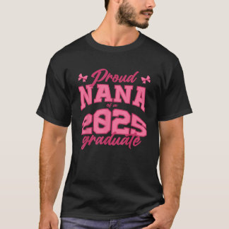 Camiseta Nana orgulhosa de uma Classe de formando 2025 de 2