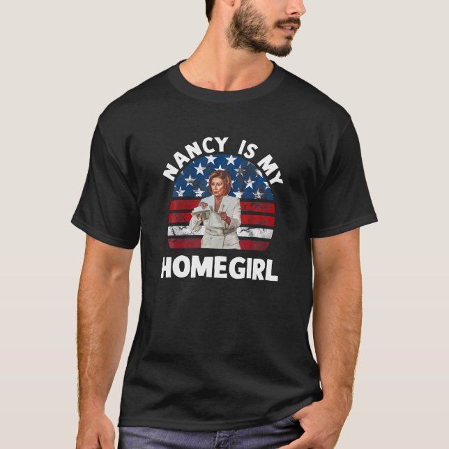 Camiseta Nancy É Minha Irmã Pelosi Fazendo Discurso (Frente)
