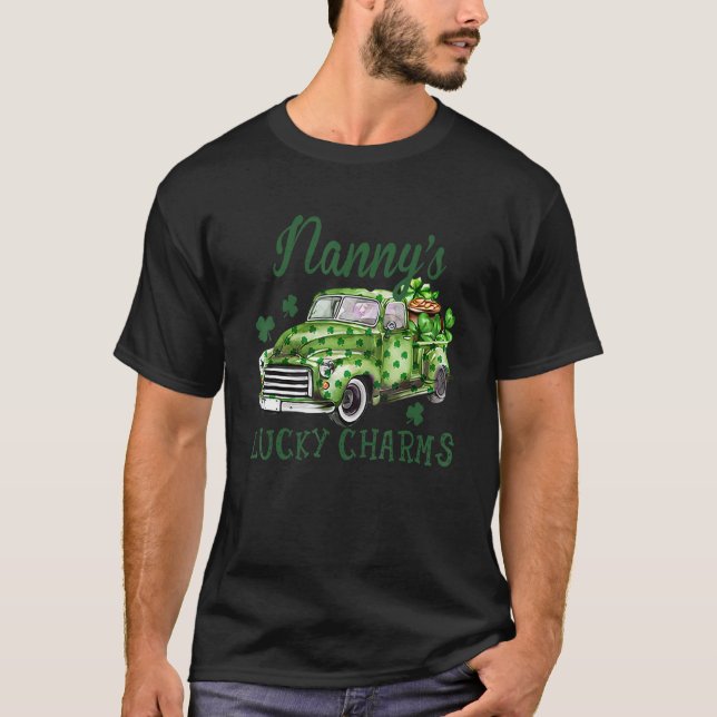 Camiseta Nanny S Lucky Charm Rua Patrick S Day Shamrock Car (Frente)