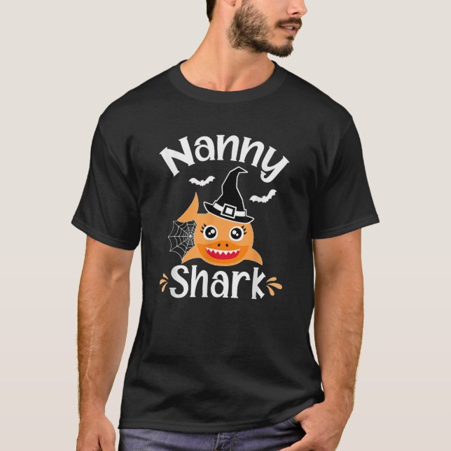 Camiseta Nanny Shark Funny Halloween Nanny Grandma (Frente)