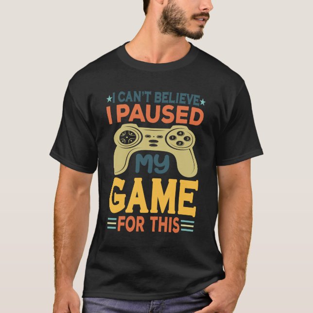 Camiseta Não acredito que pausei meu jogo por isso (Frente)