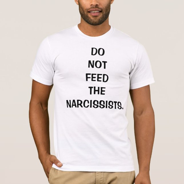Camiseta Não alimente aos Narcissists o t-shirt para homens (Frente)