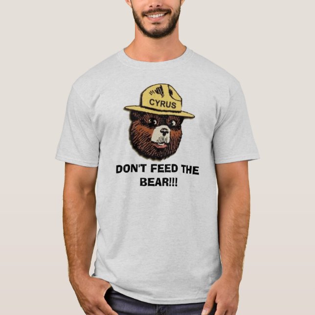 CAMISETA NÃO ALIMENTE O URSO!!! T-SHIRT (Frente)