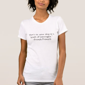 Camiseta "Não amarre seu cão a uma trela das salsichas. "