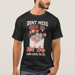 Camiseta Não brinque com a Senhora do Correio Eu sei onde v