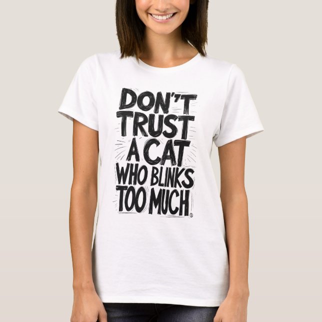 Camiseta Não confie num gato que pisca muito (Frente)