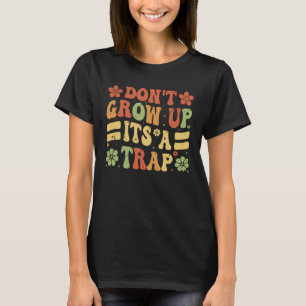 Camiseta Não cresça É uma armadilha dizendo: