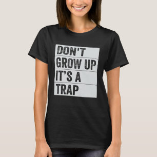 Camiseta Não cresça É uma armadilha dizendo nota 6