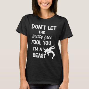 Camiseta Não deixe a cara bonito enganar as garotas lutas