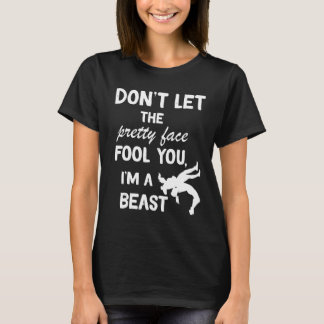 Camiseta Não deixe a cara bonito enganar as garotas lutas