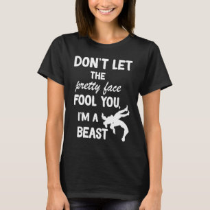 Camiseta Não deixe a cara bonito enganar as garotas lutas
