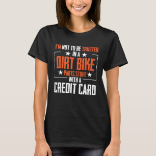 Camiseta Não Devo Ser Confundido em uma Loja de Peças de Mo